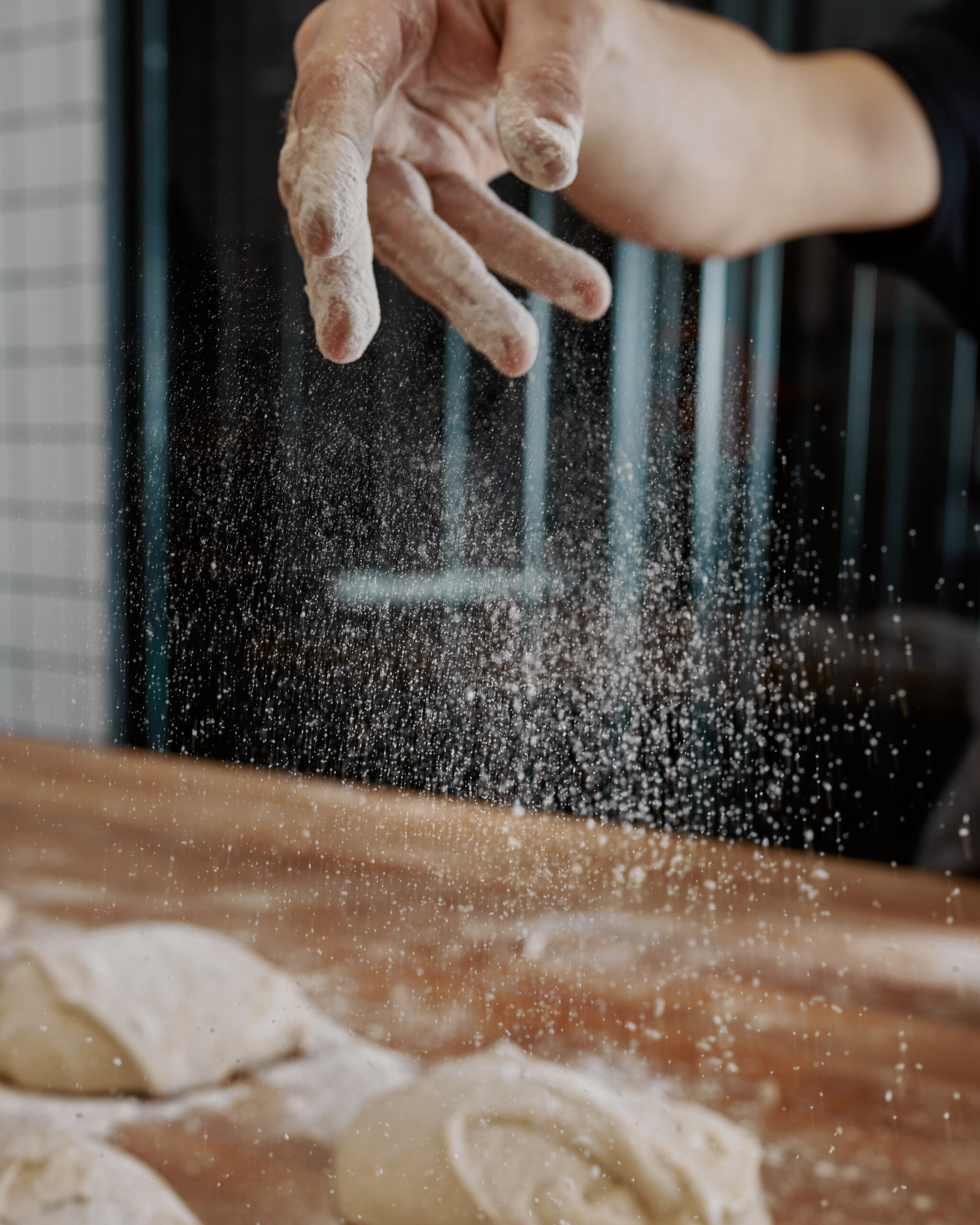 Γλυκιά Συμφωνία: Το Bread bc μαγειρεύει προζυμένια αρώματα στο Simά, στην Τήνο
