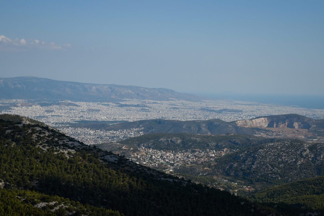 Καταπράσινη ατμόσφαιρα και πολυτέλεια: Ακίνητα προς πώληση στους Θρακομακεδόνες
