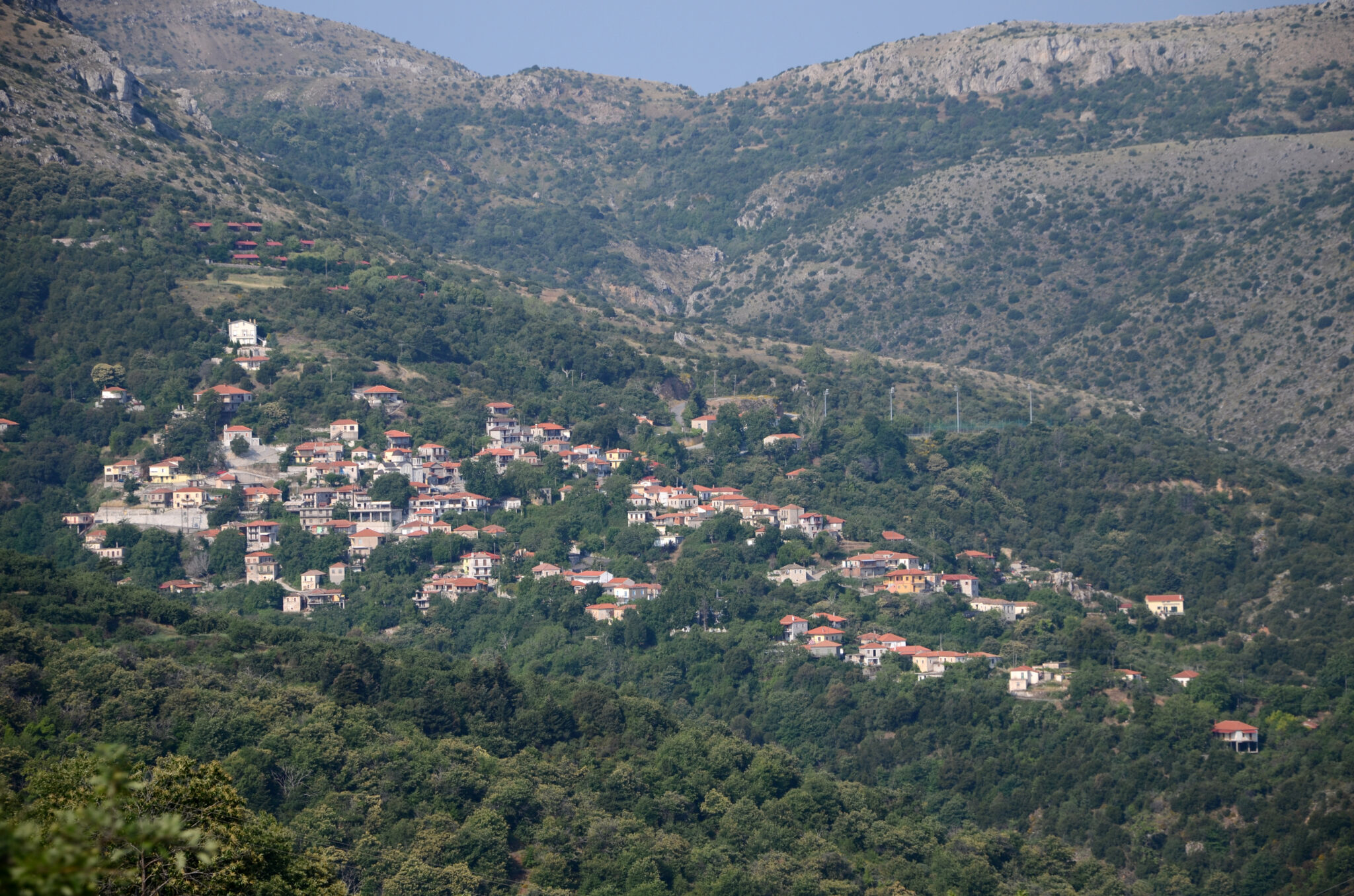 4 φθινοπωρινές γιορτές σε ορεινά χωριά της Ελλάδας που αποθεώνουν τον καρπό της εποχής: το κάστανο
