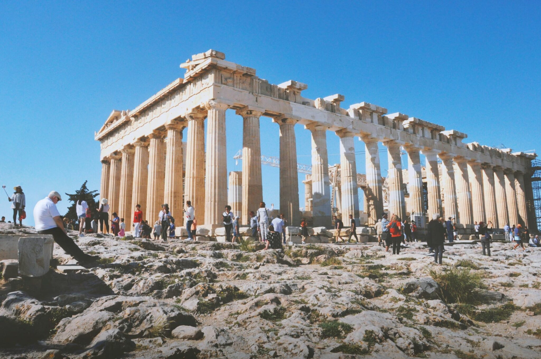 Πόσα ξοδεύουν Γερμανοί Βρετανοί για τον ήλιο και τη θάλασσα της Ελλάδας