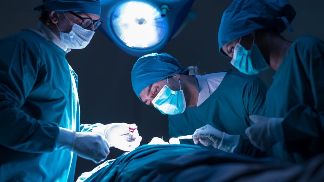 Απογευματινές επεμβάσεις στα νοσοκομεία: Οι προκλήσεις και οι ανησυχίες των εργαζομένων
