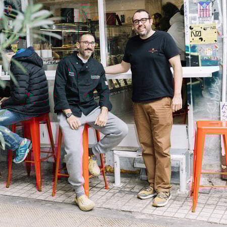 Black Salami: Ένας φούρνος που προκαλεί πανικό έξω του
