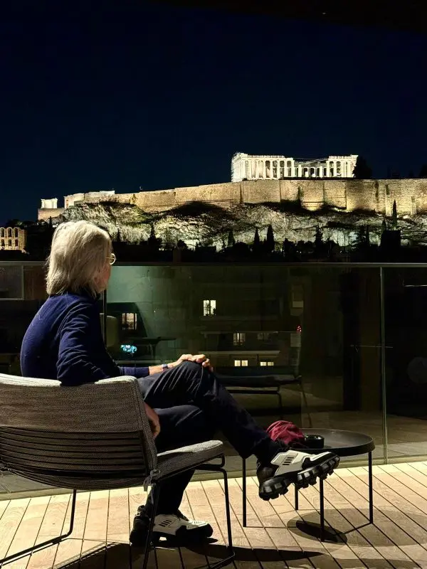 Caryat: Πάνω από τα σύνορα της φιλοξενίας - Μια μοναδική εμπειρία στην Αθήνα
