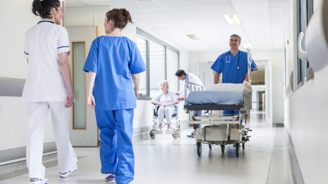 Διοικήτρια νοσοκομείου Ερυθρός Σταυρός αθώα για το χριστουγεννιάτικο γλέντι - Η παράδοση που διαρκεί χρόνια
