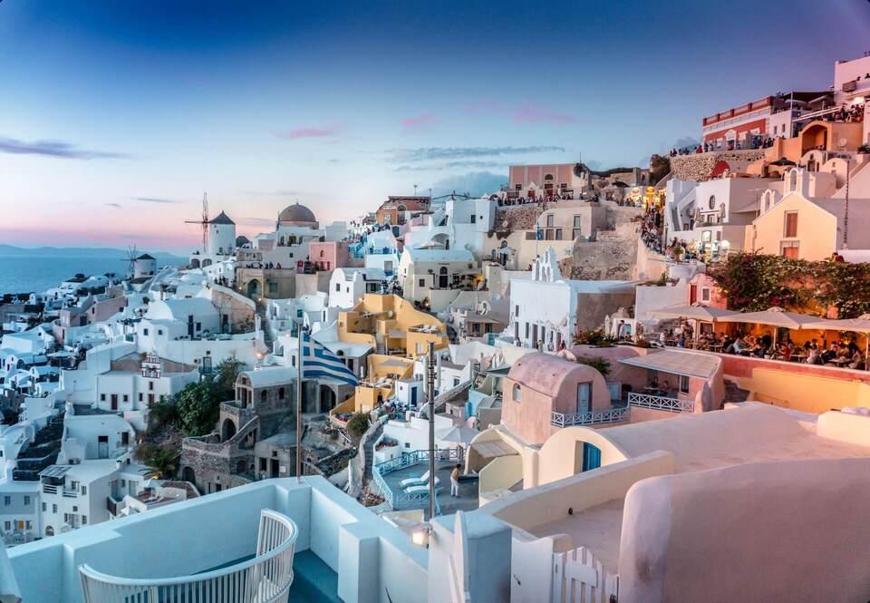 Έμπρακτη απόδραση: Τρία ακαταμάχητα ελληνικά νησιά για αξέχαστες διακοπές