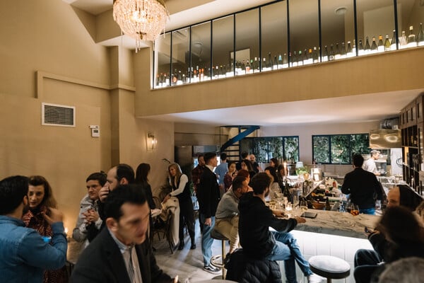 Γευστικές Απολαύσεις: Το νέο wine bar στο Νέο Κόσμο προσφέρει μοναδικές επιλογές κρασιού
