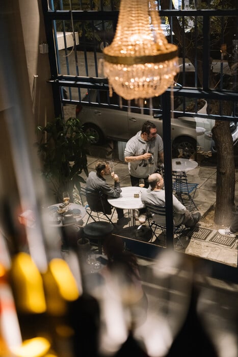 Γευστικές Απολαύσεις: Το νέο wine bar στο Νέο Κόσμο προσφέρει μοναδικές επιλογές κρασιού
