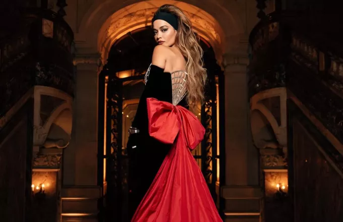 Η εντυπωσιακή εμφάνιση της Rita Ora στην Εβδομάδα Μόδας του Παρισιού
