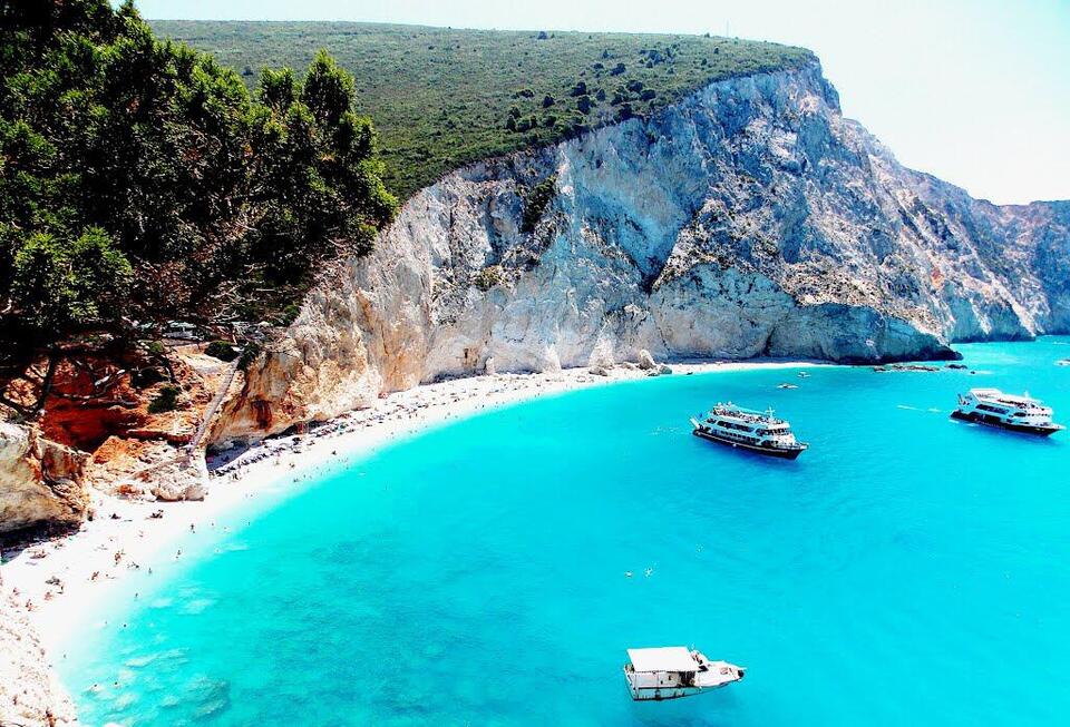 Μοναδική Ομορφιά στον Πόρτο Κατσίκι: Μία Ακόμα Υπέροχη Παραλία της Ελλάδας, Μόλις 2 Ώρες μακριά από την Πάτρα
