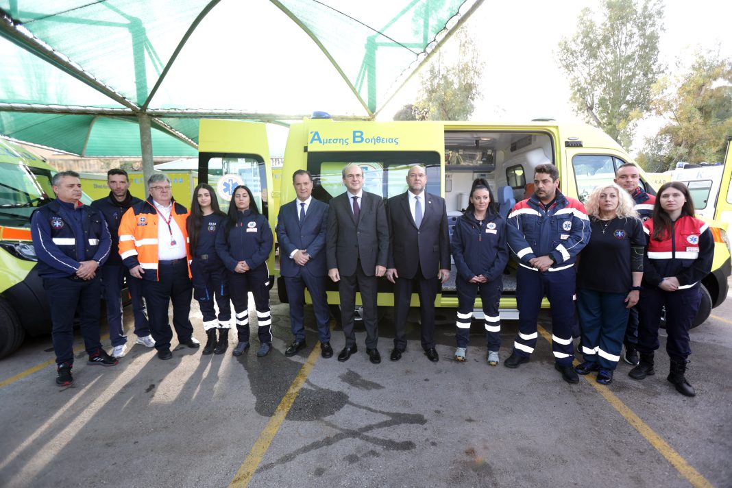 Νέα ασθενοφόρα εντάσσονται στον στόλο του ΕΚΑΒ - Δημιουργείται μικτή επιτροπή για την οικονομική υγεία 
