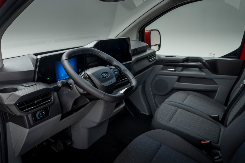 Νέο Ford Transit Custom: Ανανεωμένος και έτοιμος να κατακτήσει τις εκθέσεις των Επίσημων Εμπόρων Ford
