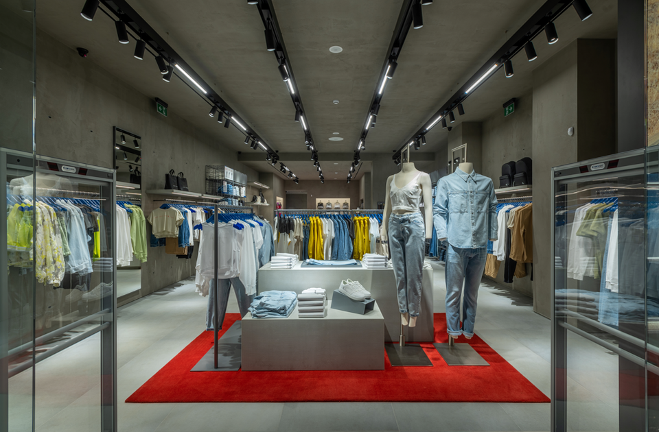 Νέο κατάστημα Calvin Klein Jeans στην Πάτρα: Ανανέωση του αγαπημένου brand με μοναδικά κομμάτια για τη φετινή άνοιξη και το καλοκαίρι
