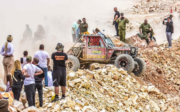 ΝΕΟΤο 4ο MEGA FOUR 4×4: Όταν οι λατομείοι ξεσήκωσαν θεατές και ανατίναξαν τον χώρο"
