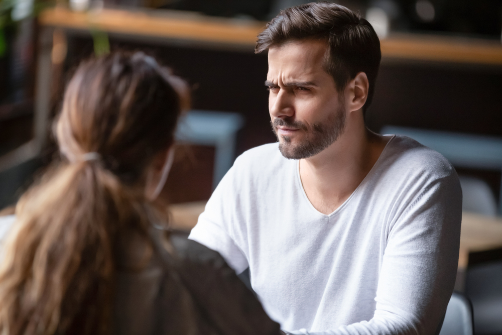 Πώς να αναγνωρίσετε τους παθολογικούς ψεύτες και να τους αντιμετωπίσετε
