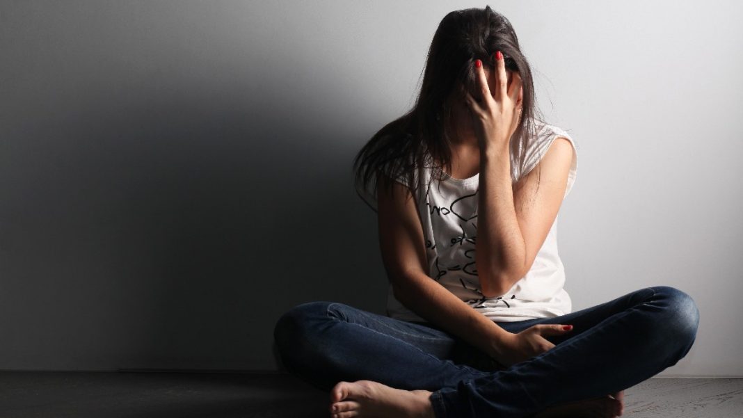 Προσφορά ψυχοκοινωνικής υποστήριξης για τη βία και επιθετικότητα ανηλίκων: Η νέα πρωτοβουλία της Τηλεφωνικής Γραμμής 10306