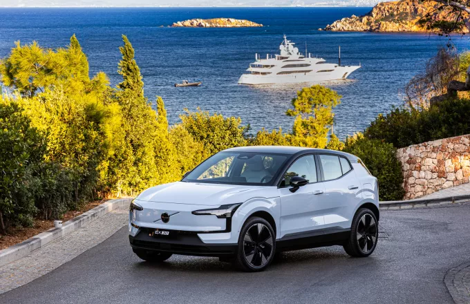 Ρεκόρ πωλήσεων για τη Volvo: Το 2023 σηματοδοτεί ένα πρωτοφανές οικονομικό επίτευγμα

