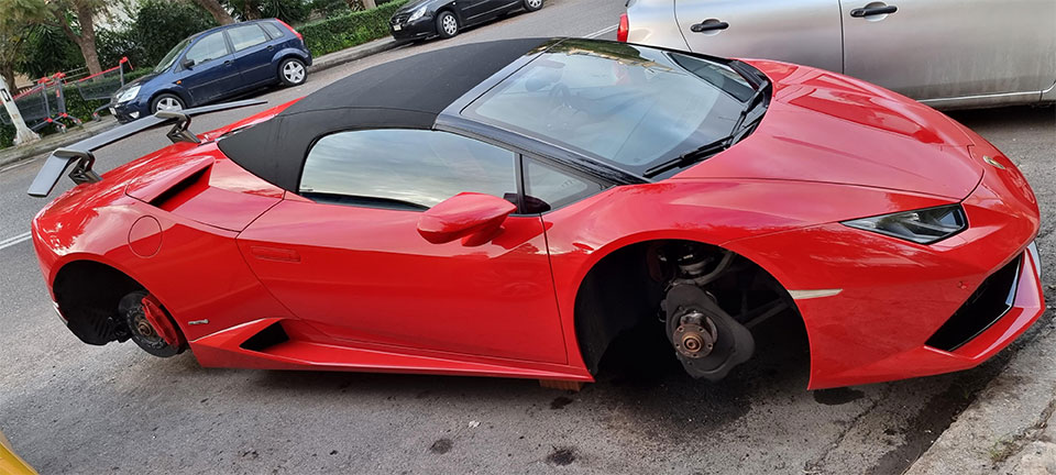 Άκρως Ανατριχιαστικό: Από αυτοκίνητο της Lamborghini κλάπηκαν τα υπερακριβά ζαντολάστιχα

