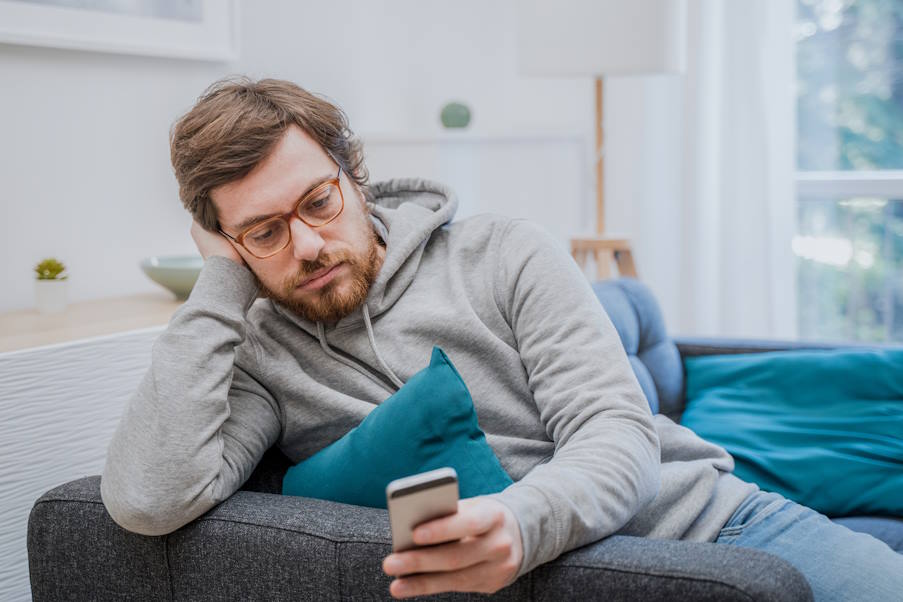 Ανακαλύψτε το Soft Ghosting: Όταν οι Σχέσεις Διαγράφονται Απαλά