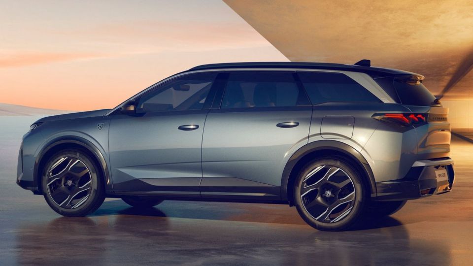 Ανακοινώθηκε το νέο Peugeot E-5008: Ένα μεγάλο SUV με ηλεκτρικές εκδόσεις
