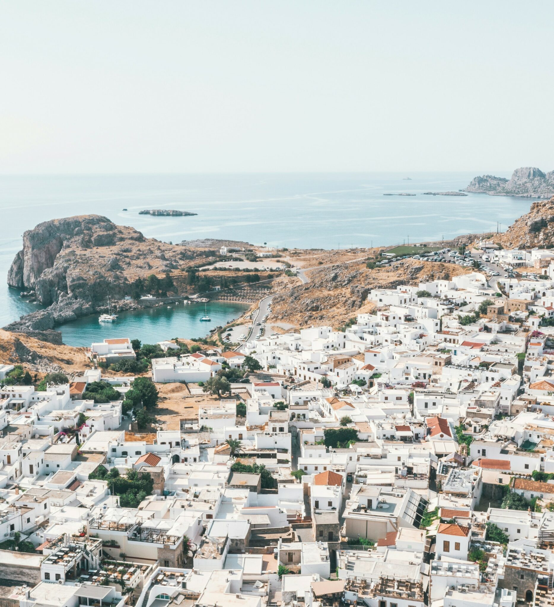 Δύο προσφορές για αγορά μονοκατοικιών σε Ρόδο και Ρέθυμνο
