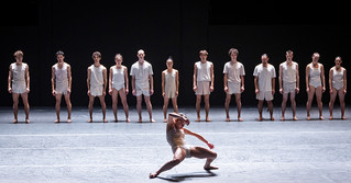 Ένα εκπληκτικό θέαμα από το Batsheva Ensemble στο Φεστιβάλ της Άνοιξης 2024
