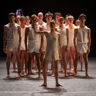 Ένα εκπληκτικό θέαμα από το Batsheva Ensemble στο Φεστιβάλ της Άνοιξης 2024
