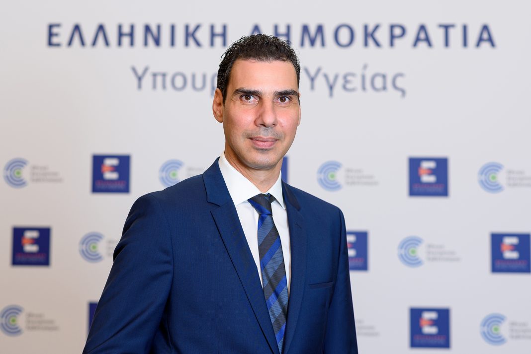 Ενίσχυση του δημόσιου συστήματος υγείας: Υπογραφή συμβάσεων για 700 προσλήψεις σε απογευματινά χειρουργεία