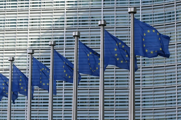 Ευρώπη: Η Ελλάδα καλείται να συμμορφωθεί για την προστασία των θαλάσσιων υδάτων και τη διασυνοριακή παράδοση καταζητούμενων