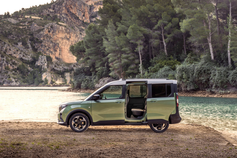 Καλωσορίστε τη νέα γενιά Ford Tourneo Courier: Συνδυάζοντας πρακτικότητα και στυλ
