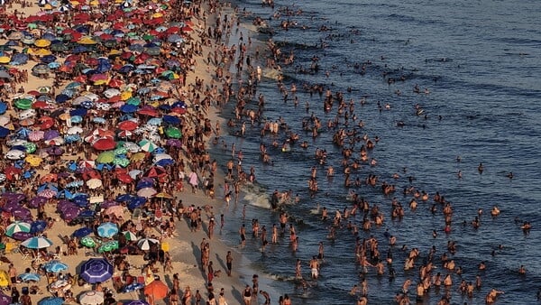 Καταιγίδες και καύσωνας πλήττουν τη Βραζιλία: Άνω των 62°C η αίσθηση της θερμοκρασίας - Στο Σάο Πάολο πλημμύρισαν οι παραλίες 
