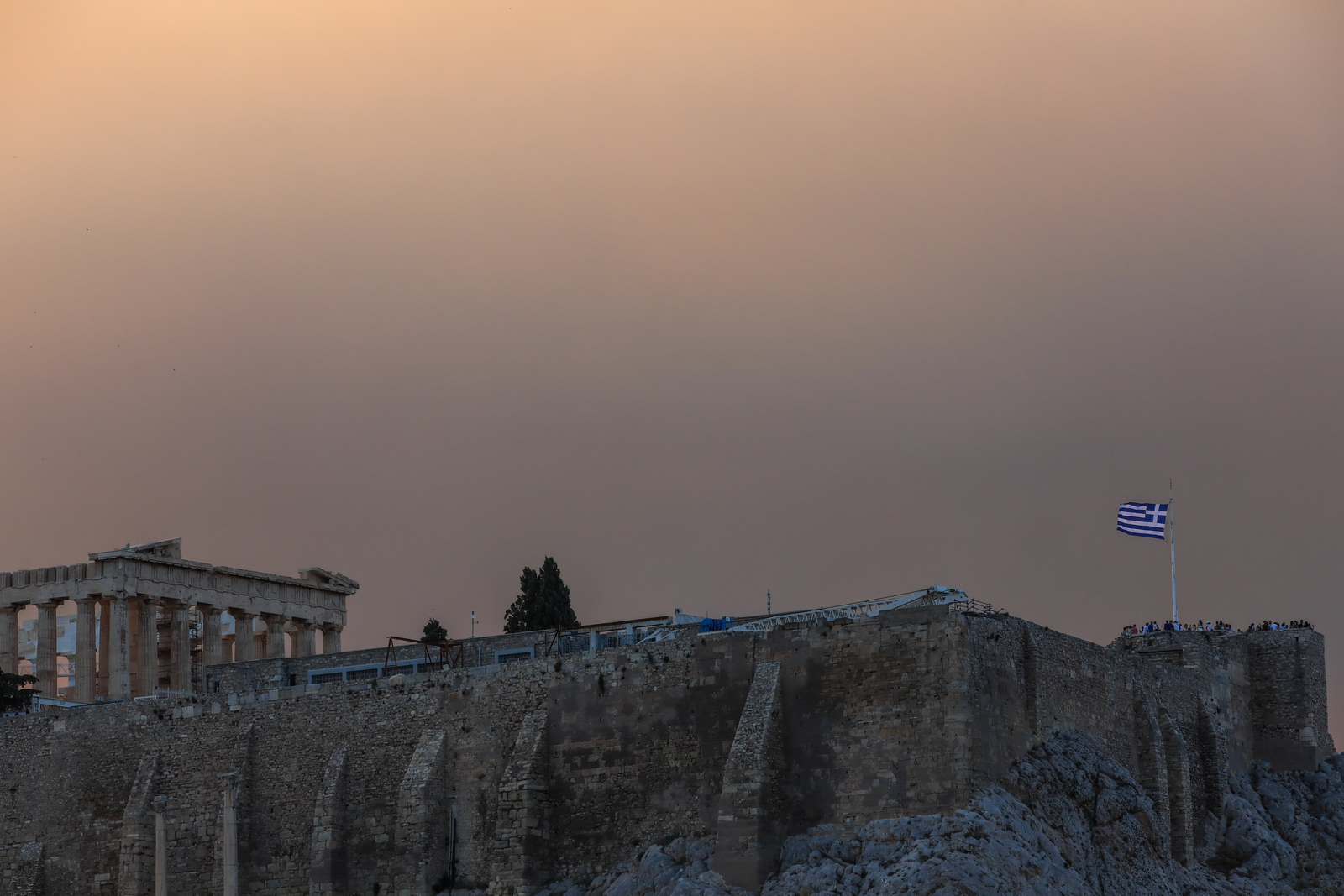 Κινδυνολογία: Προστατευτείτε από τον τοξικό καπνό των πυρκαγιών και τα σωματίδια που εκπέμπονται
