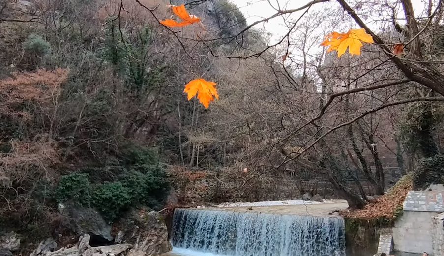 Λουτρά Πόζαρ: Αναζωογονητικές βουτιές σε ένα θαυματουργό φυσικό παράδεισο