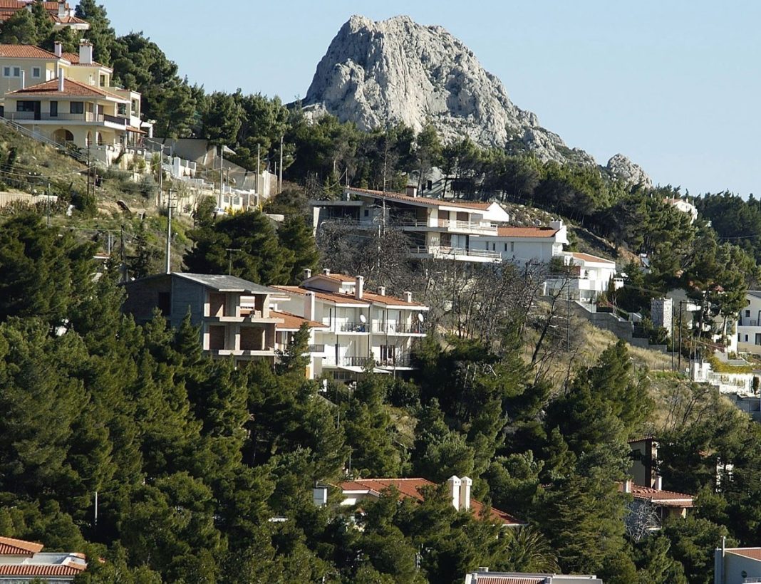 Μέτρα προστασίας από τη φωτιά: Υποχρεωτική η χρήση ειδικού έντυπου πυρασφάλειας για ακίνητα κοντά σε δάση
