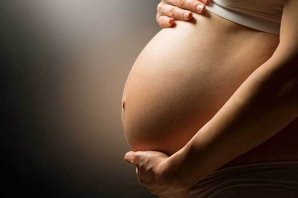 Μία στις δέκα έγκυες μεταφέρονται συμπτώματα Covid-19 για μεγάλο διάστημα, σύμφωνα με μία νέα έρευνα