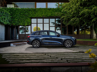 Νέα εποχή για την Audi: Το Audi Q6 e-tron προωθεί την πρωτοπορία της εταιρείας στην πολυτελή ηλεκτροκίνηση
