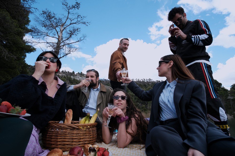 Νέα Παράσταση στο PEKTIΦΙΕ: Τα Άλλα Πρόσωπα του Γλάρου
