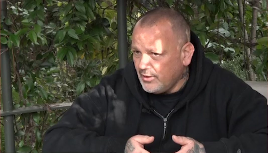 Ο Δημήτρης Σκαρμούτσος: Σκληραίνοντας την ιδιωτική μου ζωή
