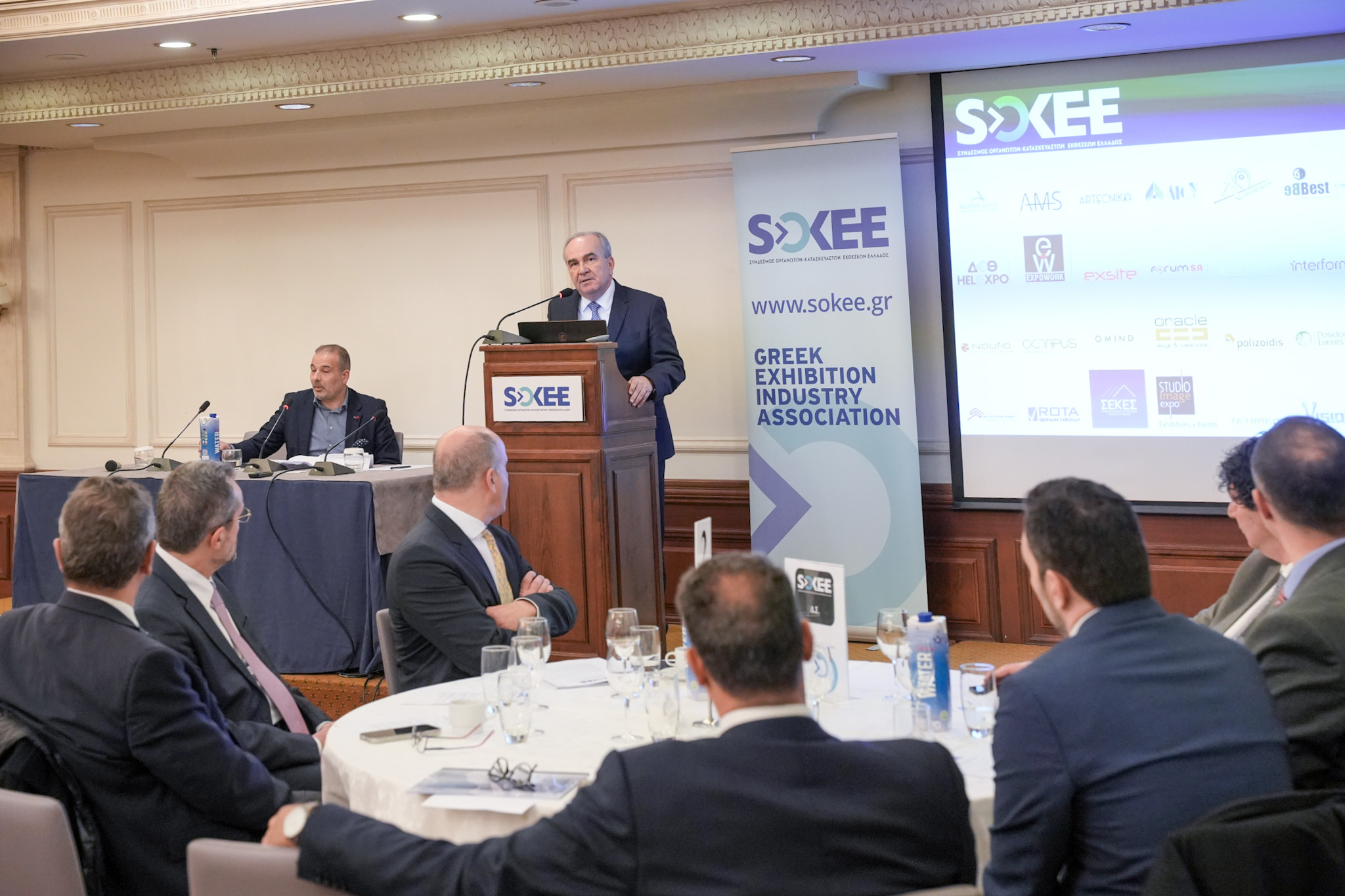 Οικονομική Ανάκαμψη: Η Ελλάδα Επίκεντρο Παγκόσμιων Εκθέσεων
