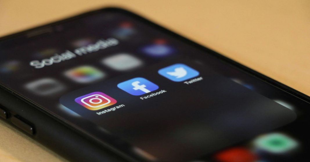 Ομαδική διακοπή για Facebook και Instagram
