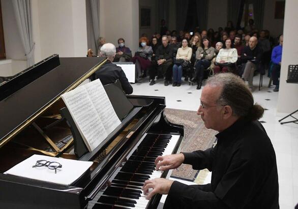Παρουσίαση έργων Bach και Rachmaninoff στο Δημοτικό Ωδείο Πατρών με γεμάτη αίθουσα
