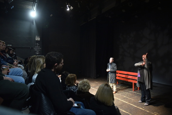 Πάτρα: Μια τρυφερή αγάπη αποκαλύπτεται στη σιωπή
