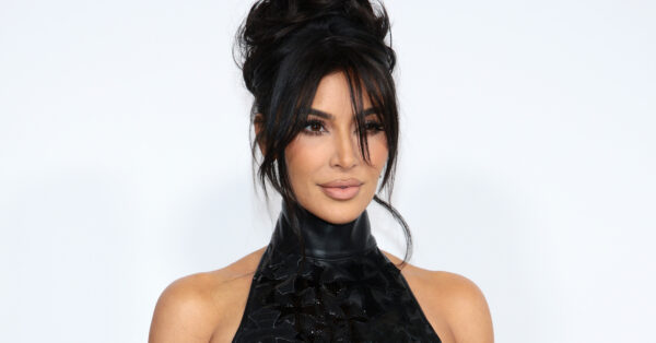 Ψωρίαση: Η Kim Kardashian στηρίζει το σολάριουμ ως ανακούφιση
