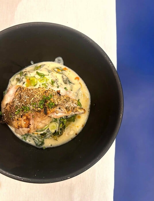 Στο Manu στον Κεραμεικό για ψάρι σε χοτ ντογκ, σε gyoza και φρικασέ
