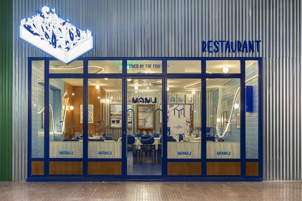 Στο Manu στον Κεραμεικό για ψάρι σε χοτ ντογκ, σε gyoza και φρικασέ