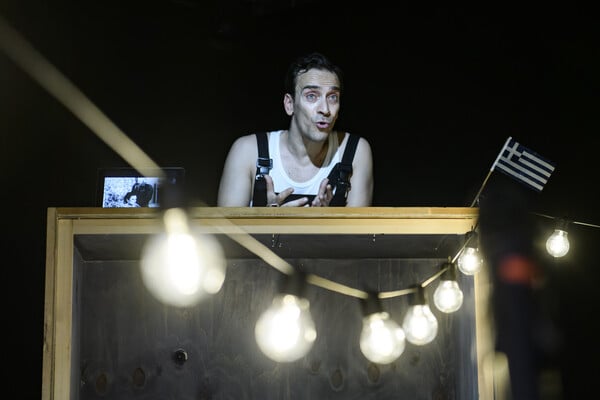 «Στρακαστρούκες»: Μετά τα γεγονότα της Θεσσαλονίκης, η παράσταση του Δημήτρη Σαμόλη είναι τρομερά επίκαιρη