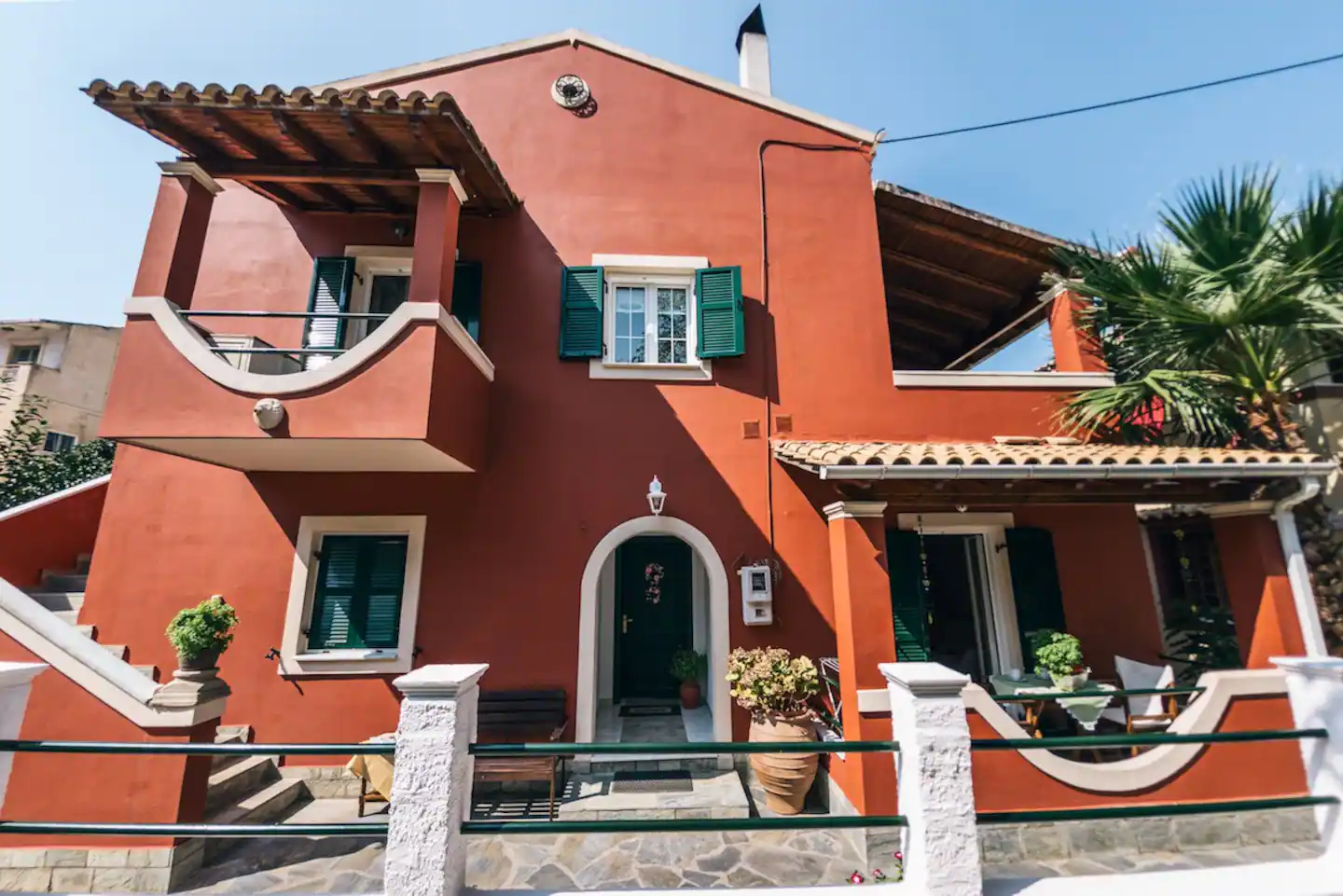 Τα 7 καλύτερα Airbnb για μια αξέχαστη Πασχαλινή απόδραση στην Ελλάδα
