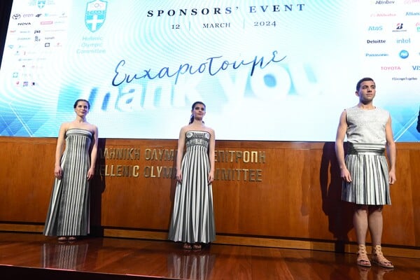 Τι πήγε λάθος με τις ενδυμασίες της Μαίρης Κατράντζου; Όλα.