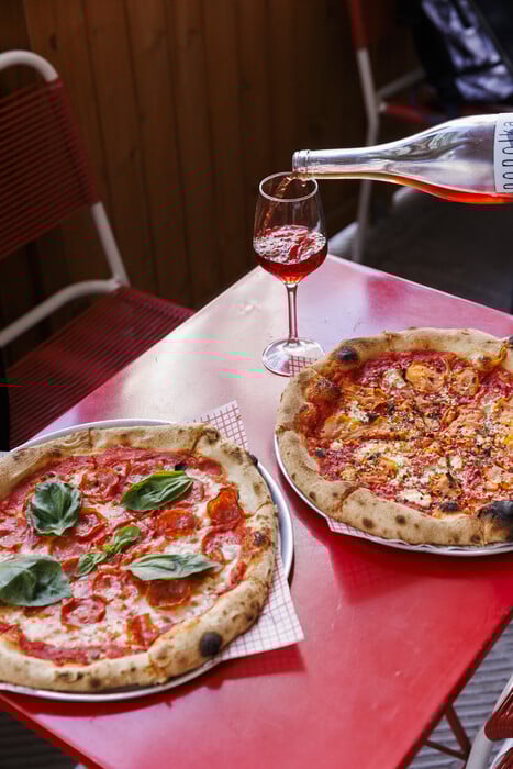 Το Fysika by Dough: Ένα χαλαρό wine bar για απολαυστικές βραδιές στο Κουκάκι"
