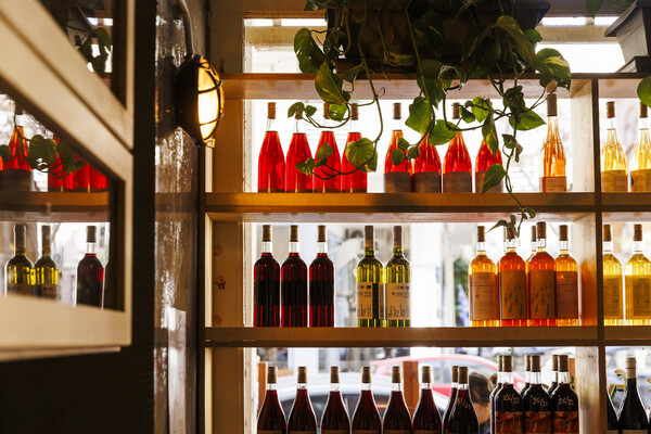 Το Fysika by Dough: Ένα χαλαρό wine bar για απολαυστικές βραδιές στο Κουκάκι"
