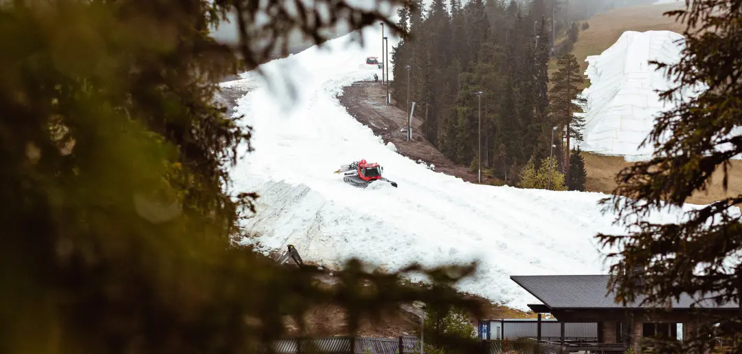 Αειφόρος Λύση για την Υπερθέρμανση: Λαοθάλασσες για Χιόνι στα Χιονοδρομικά Κέντρα"
